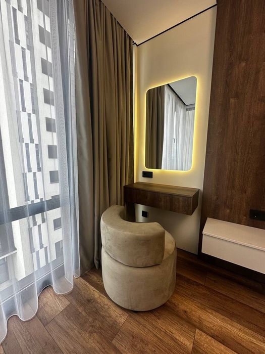 Продаж готової 1 км квартири біля парку та озера