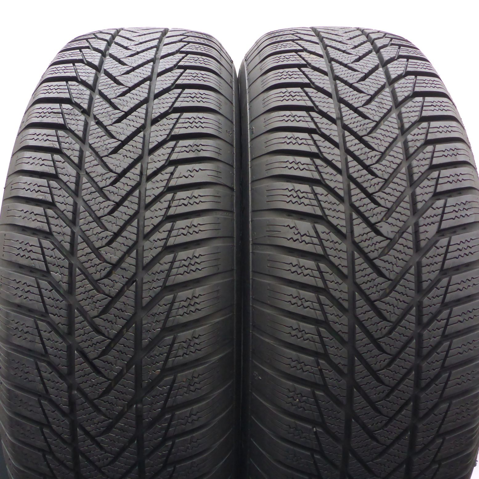 Opony 215/70/16 Esa Tecar 215/70R16 100T Zimowe 2022 7,8-8,2mm