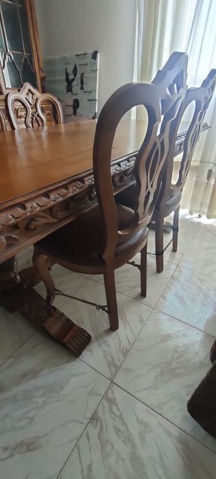 Ofereço Mesa extensível 240x100 + 4 Cadeiras