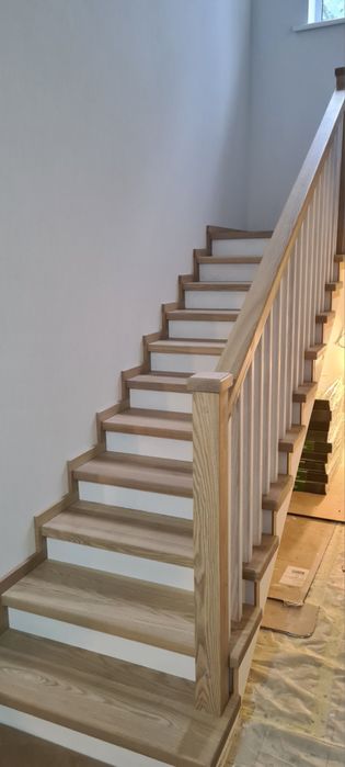 Лестницы на второй этаж. Лестничные марши. Сходи