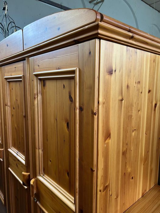 Drewniana solidna szafa