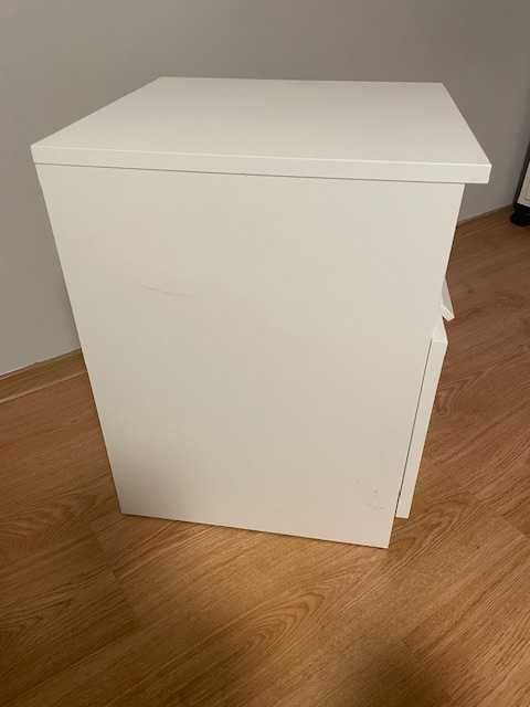 szafka nocna przeszklona