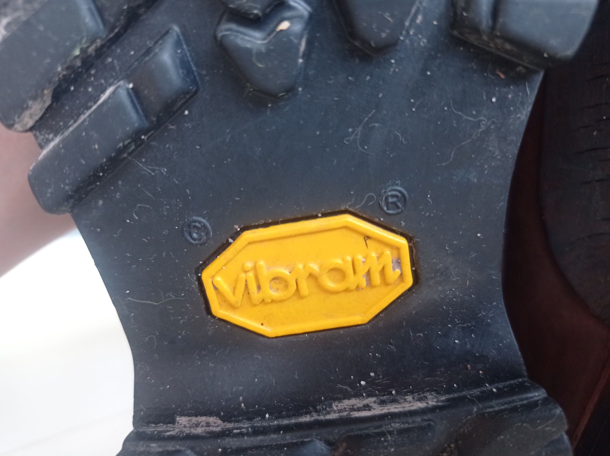 Черевики ботінки demon Vibram