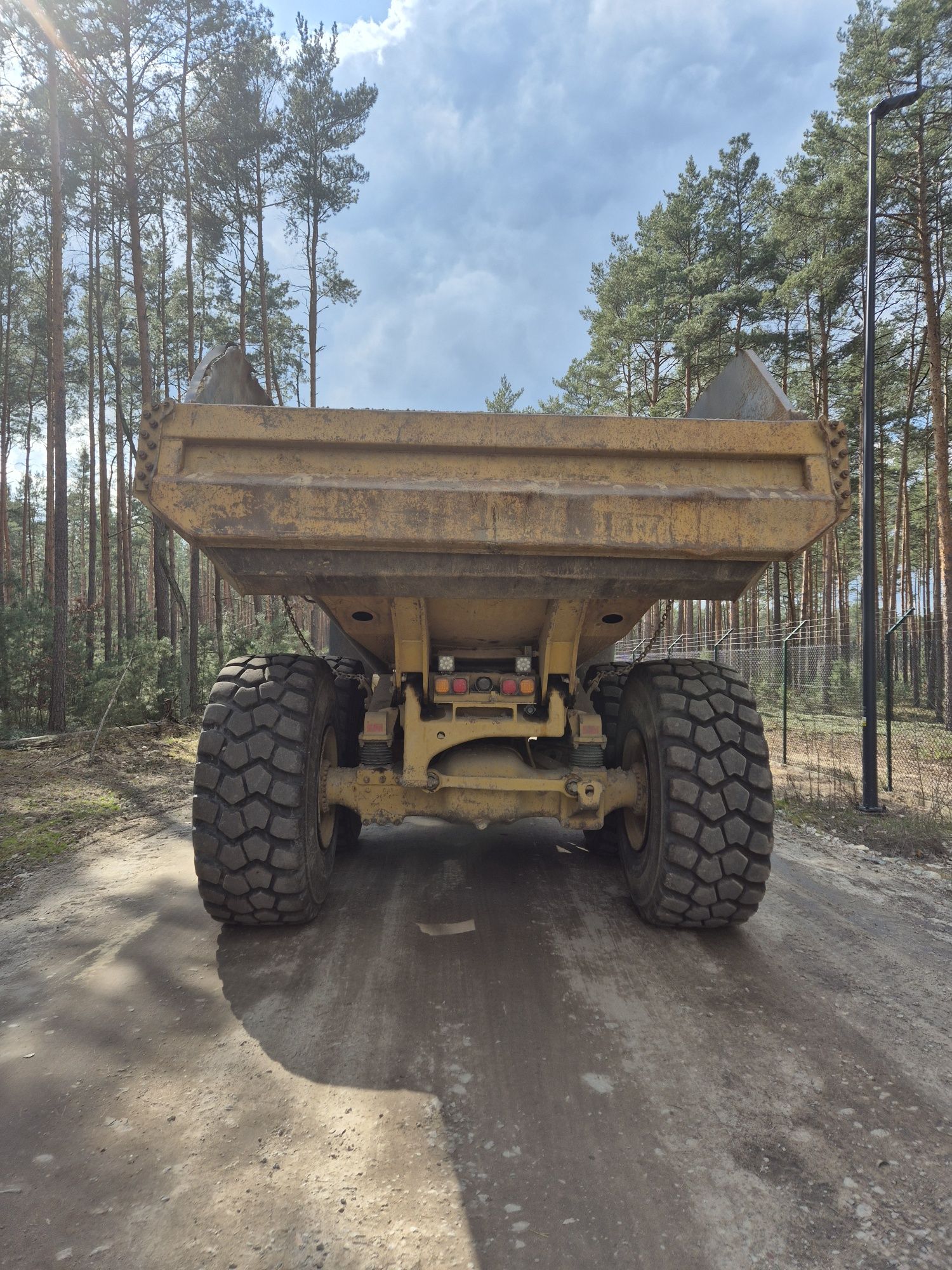 Wozidlo Cat 735B