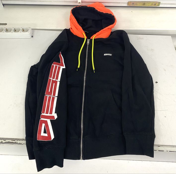 Свитшот guess  кофта гесс поставка вещей худи найк про боксы nike pro