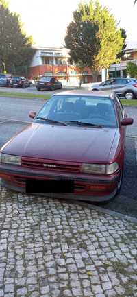 Toyota Carina bom funcionamento