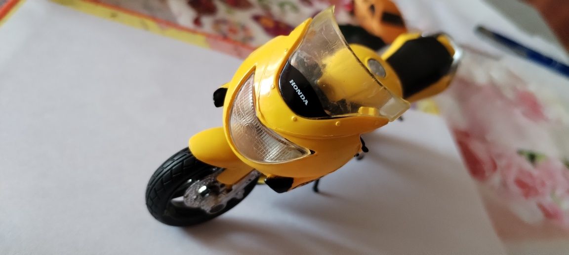 Miasto Honda cbr skala 1/18