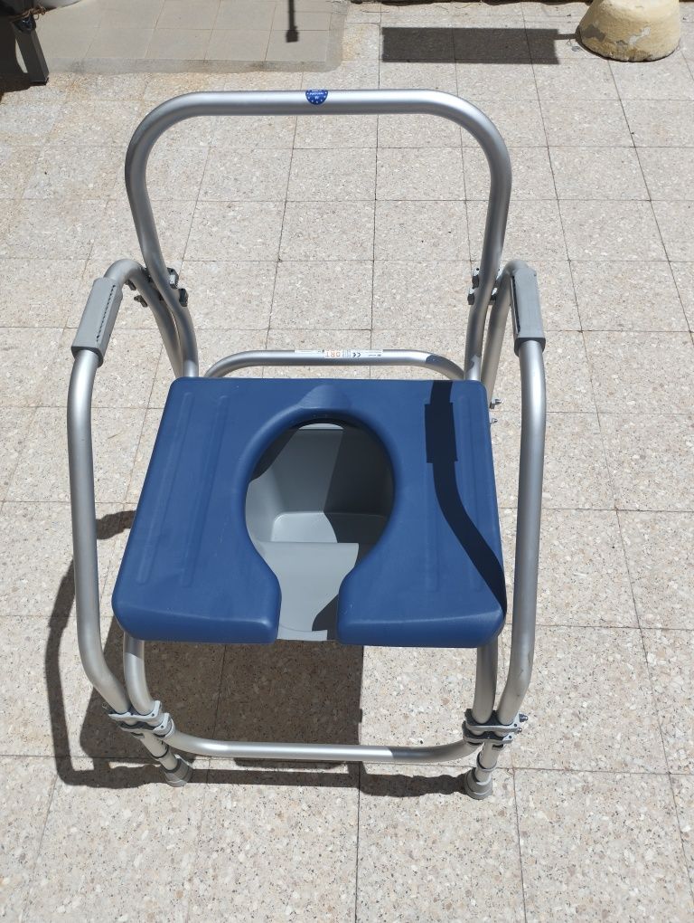 Cadeira de banho  e sanitária