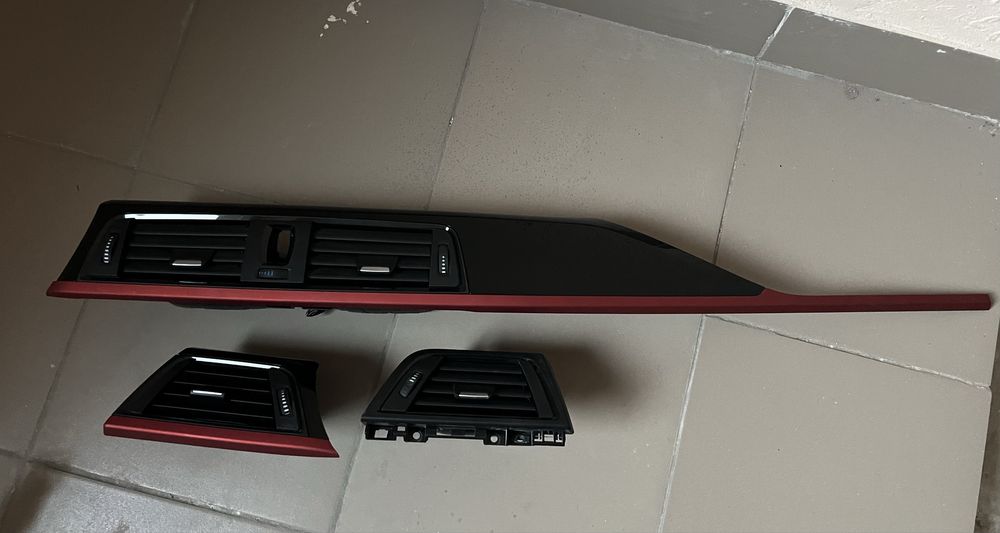Накладка торпедо центральна BMW F30 F31 2011-2020