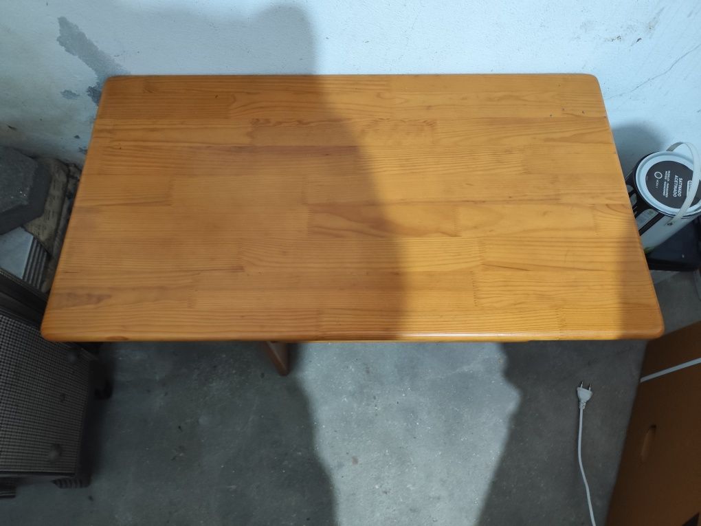 Mesa de Centro de Madeira