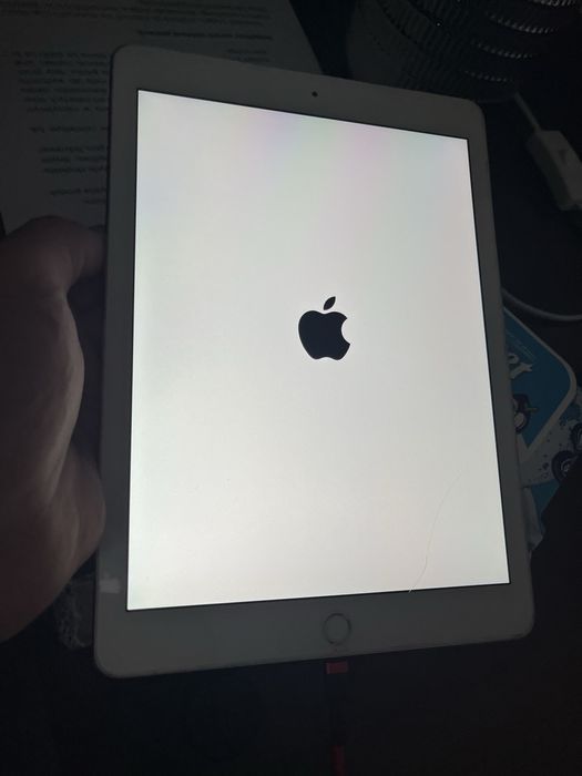 Tablet Apple AiR 2 32 GB model A1566 Port Ładowania Uszkodzony