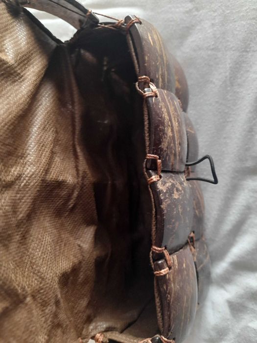 Carteira artesanal feita de casca de côco