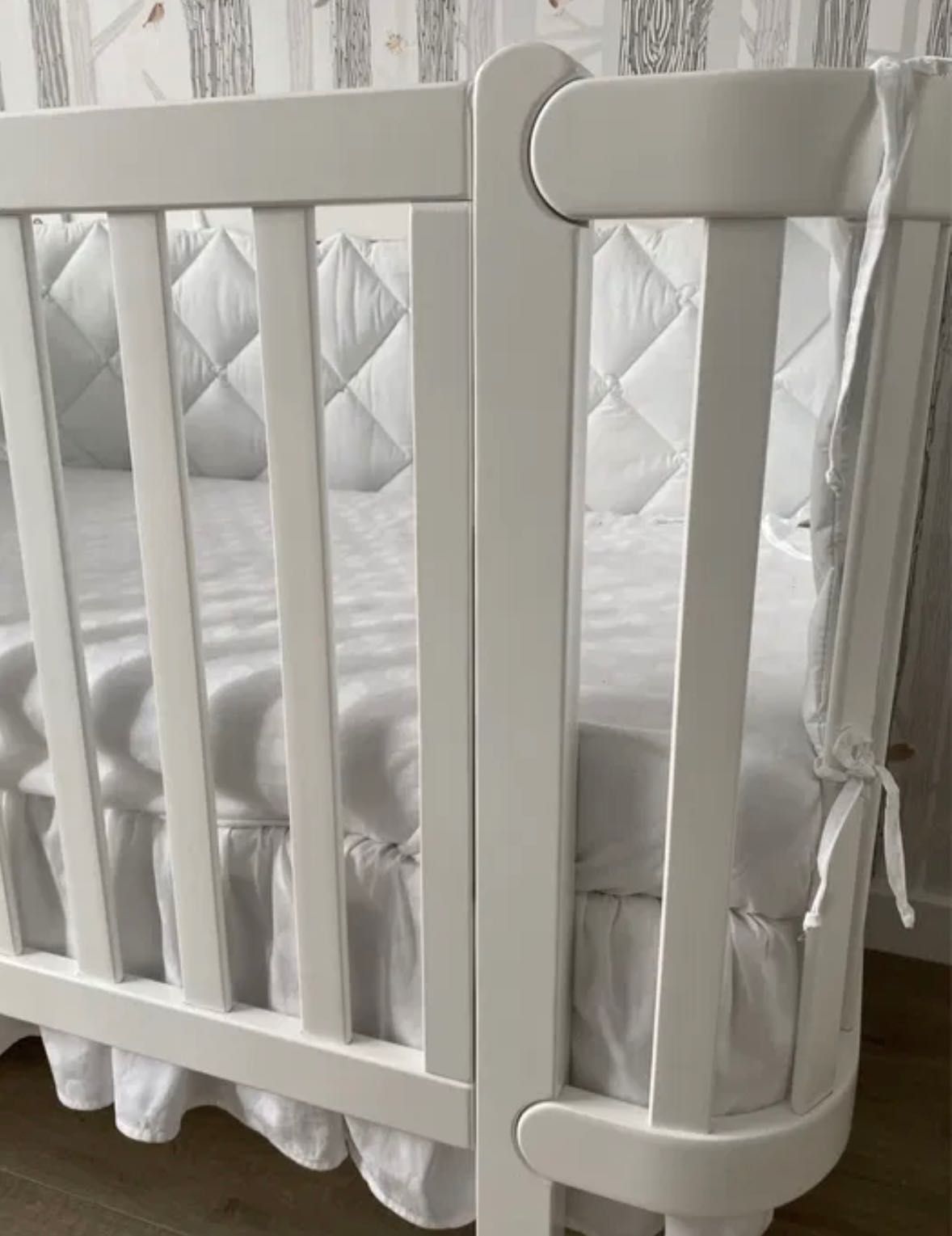 Стьобаний бортик захист у дитяче ліжко білий