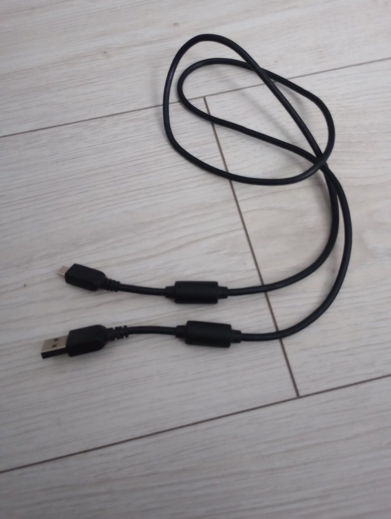 2 x Kable micro USB 3 m + 1 m