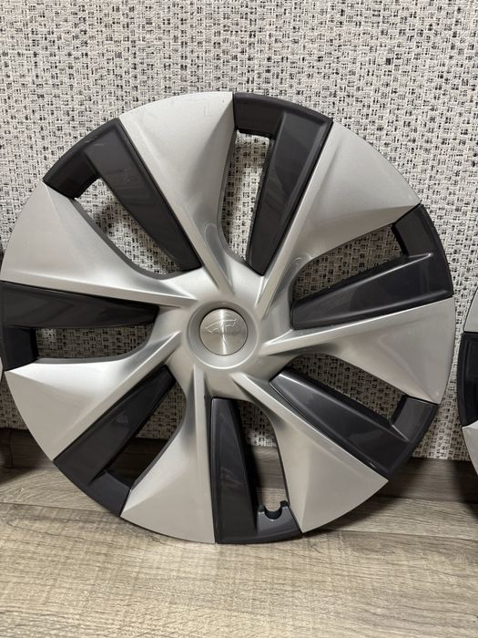Продам колпаки  Tesla  R19 б/в