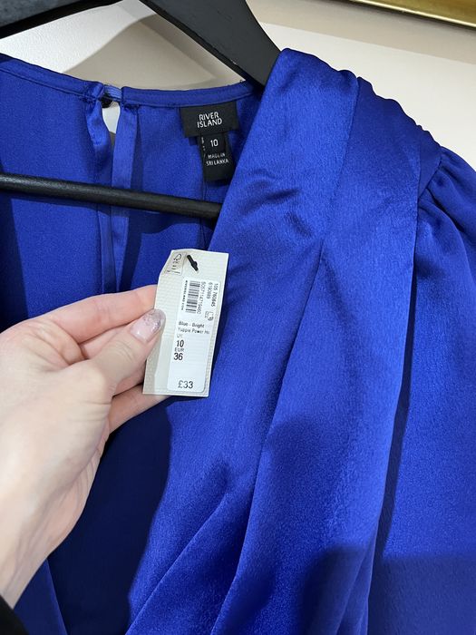 Chabrowa niebieska ciemnoniebieska bluzka River Island z falbanką