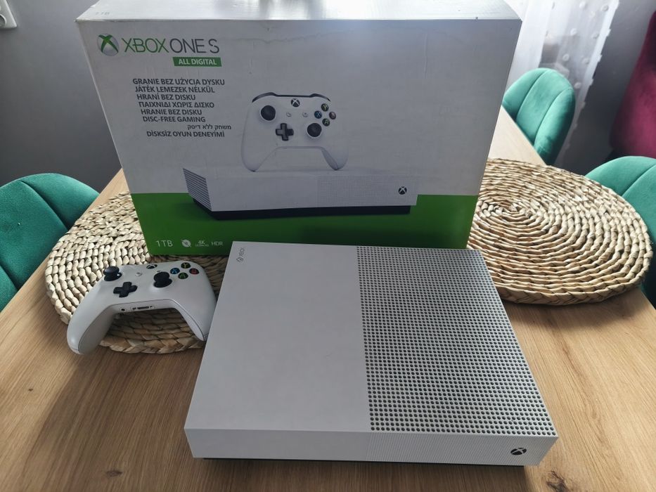 Xbox one s 1tb all digital idealna pad plomba