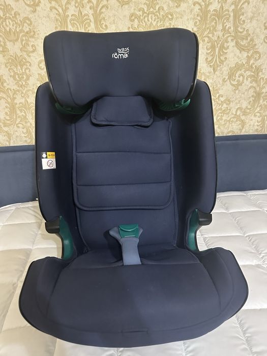 Автокрісло Britax isize