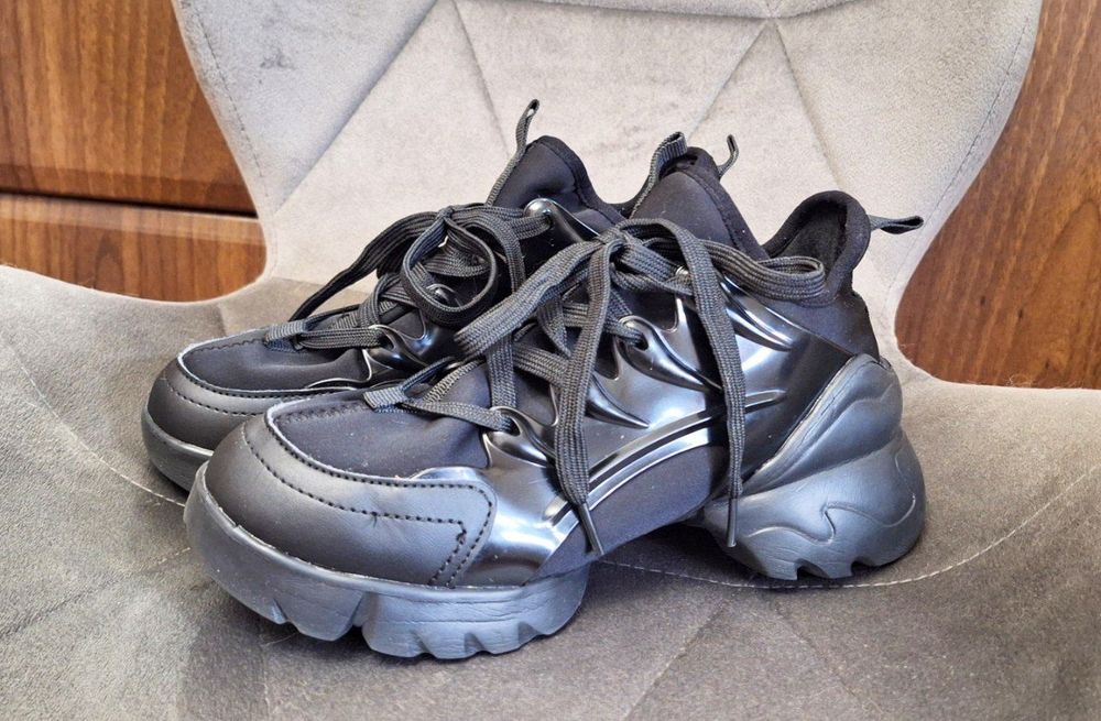 Кросівки жіночі. Стильні жіночі кросівки