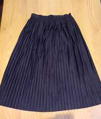 Śliczna plisowana spódnica Zara Basic 
Rozmiar S
Szerokość w pasie 34