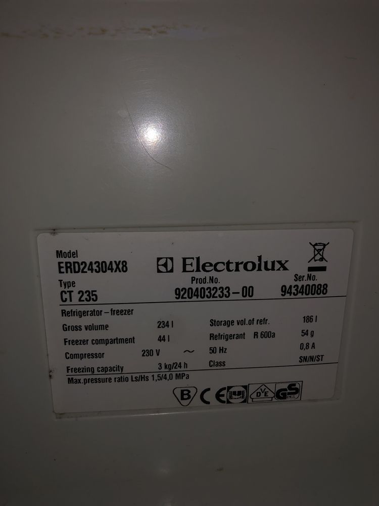 Lodówka Electrolux ERD24304X8 uszkodzona