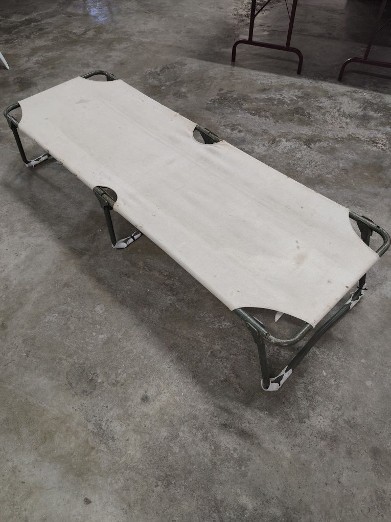 Cama dobrável militar