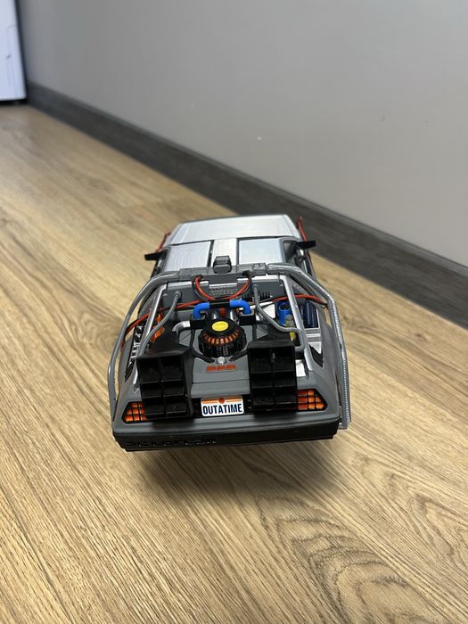 Model DeLorean DMC-12