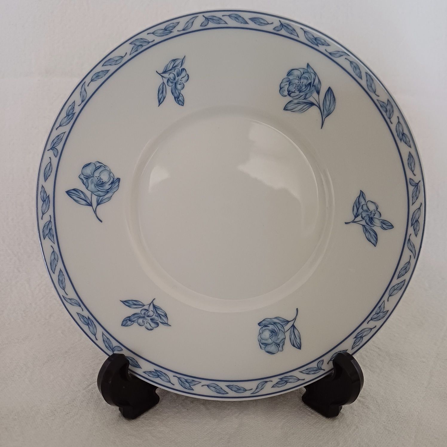 Rosenthal w klasycznej elegancji- 8 talerzyków deserowych