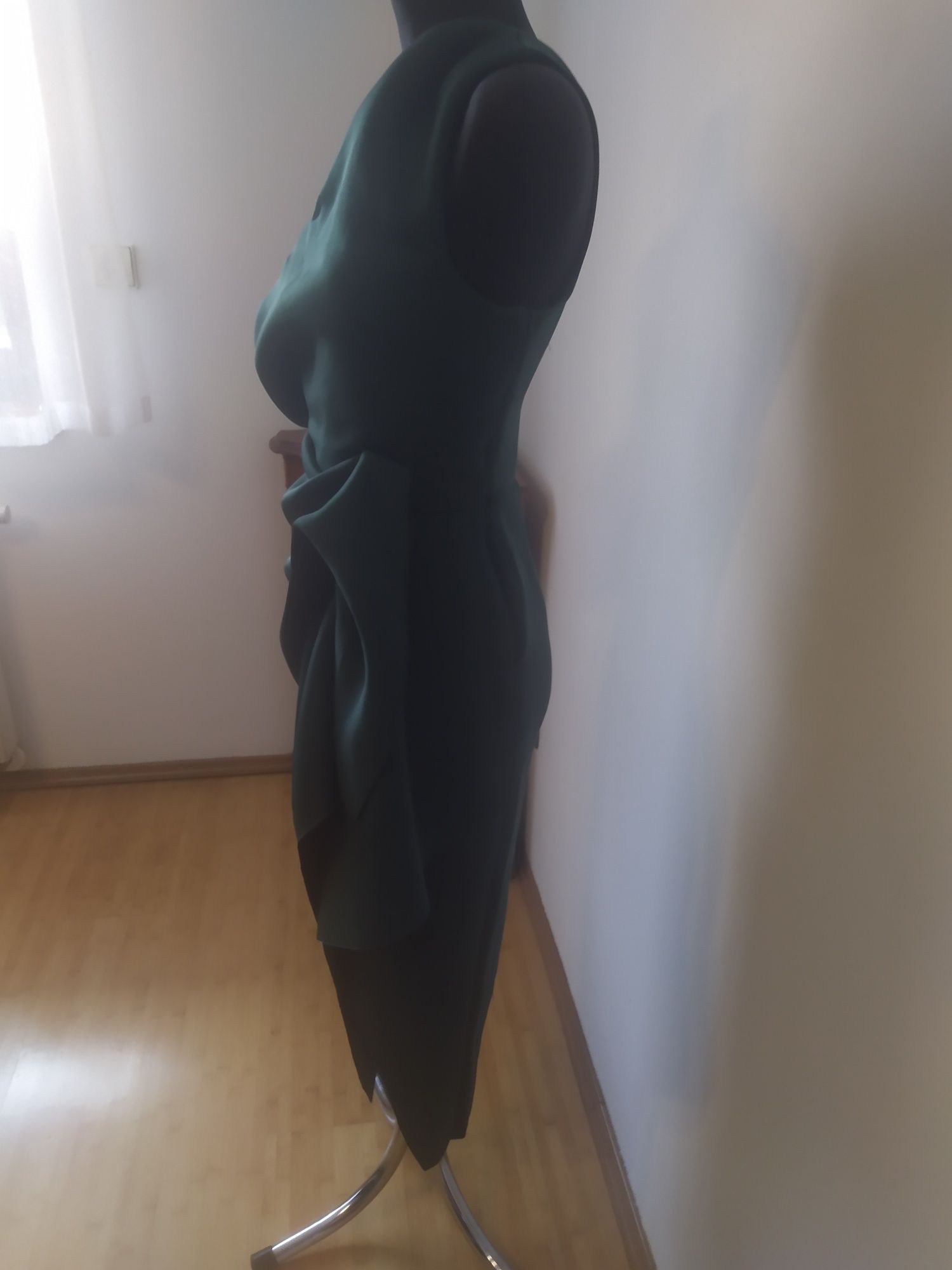 Asymetryczna dopasowana sukienka midi na jedno ramię Asos