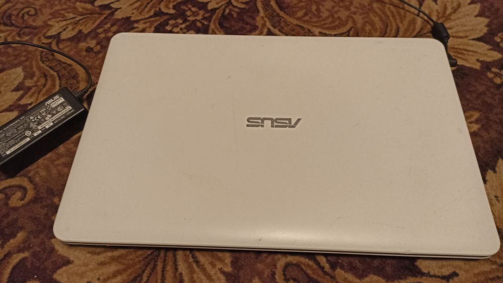 Asus R752M 17.3", intel 4 ядра, DDR3 8 Gb, ssd 256 Gb