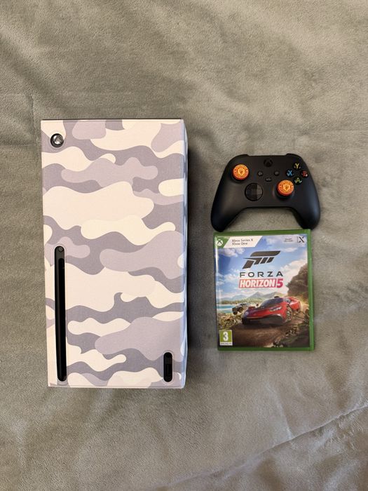 Продам Xbox Series X с диском Forza Horizon 5