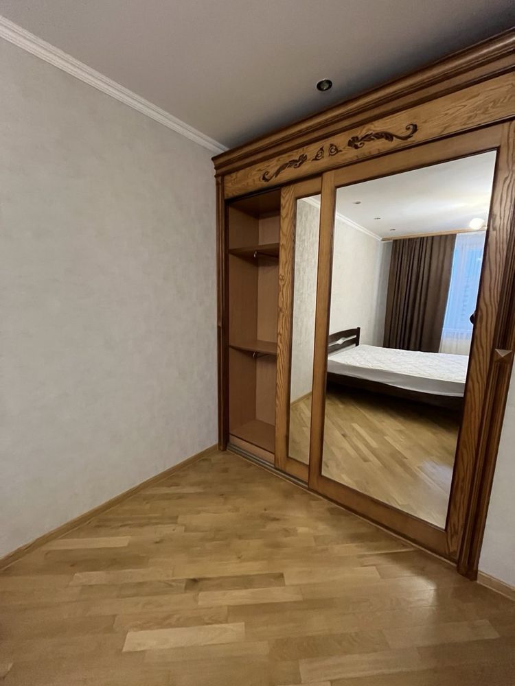 Продаж 1 кімнатна на Поділлі