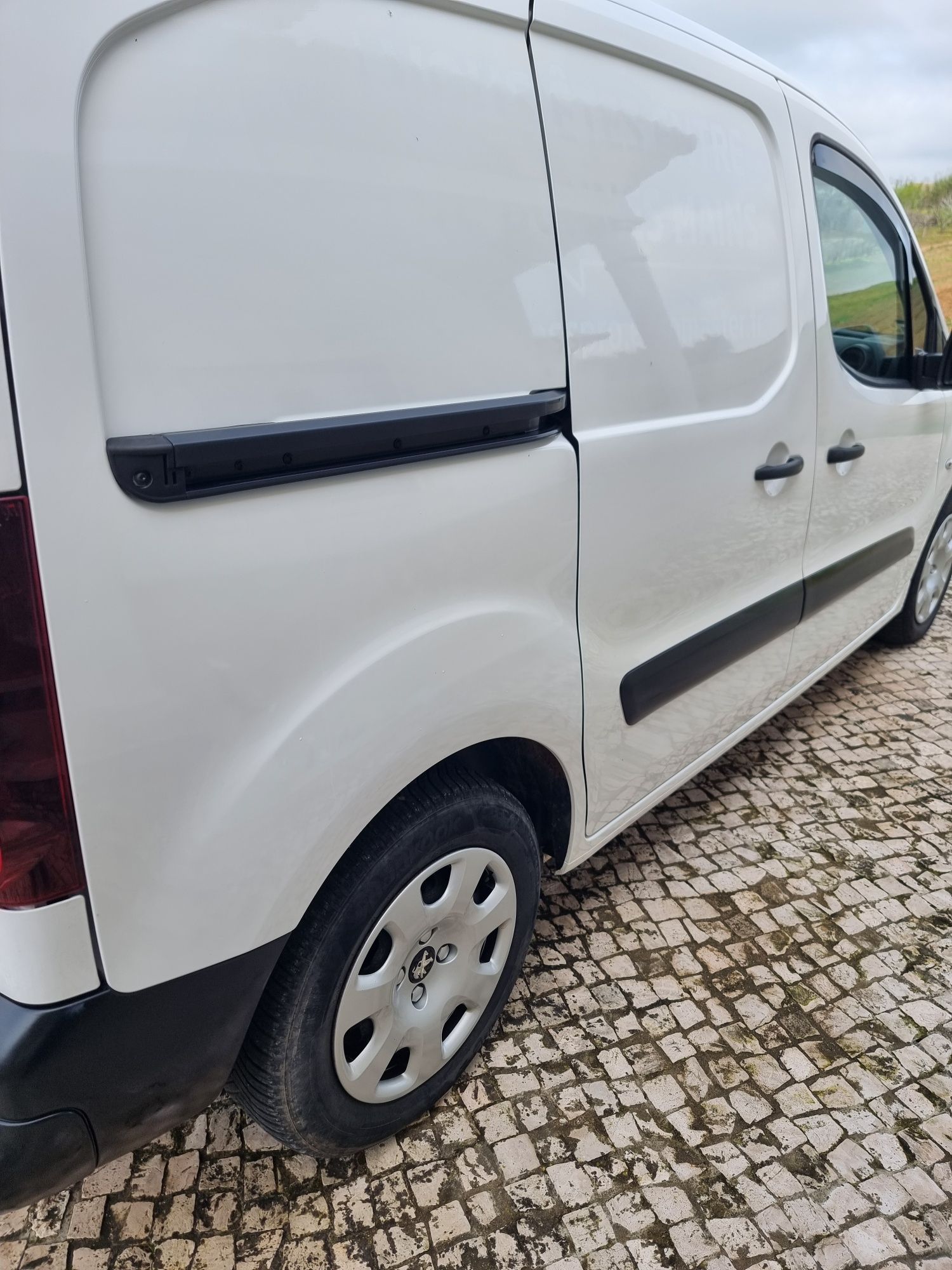 Peugeot partner   .