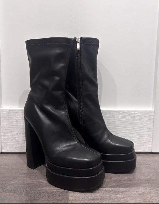 Продам сапоги в стилі bratz