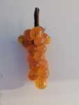 Cachos de uvas em pedras