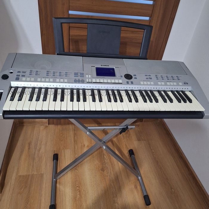 Keyboard yamaha psr s500