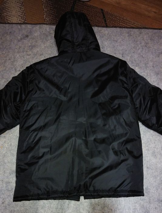 Куртка лёгкая, практичная, осень,зима с капюшоном на синтепоне новая.