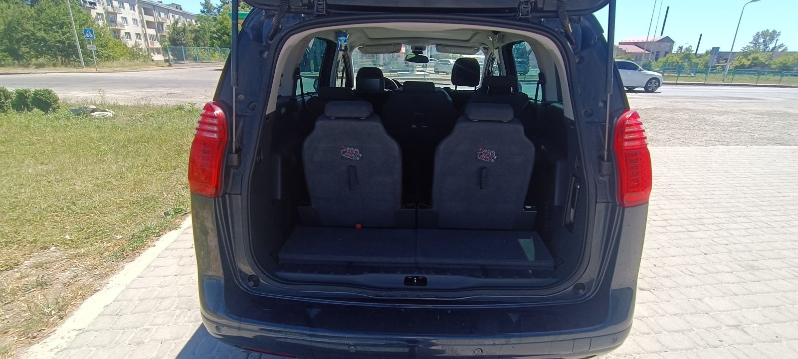Peugeot 5008 2011 рік