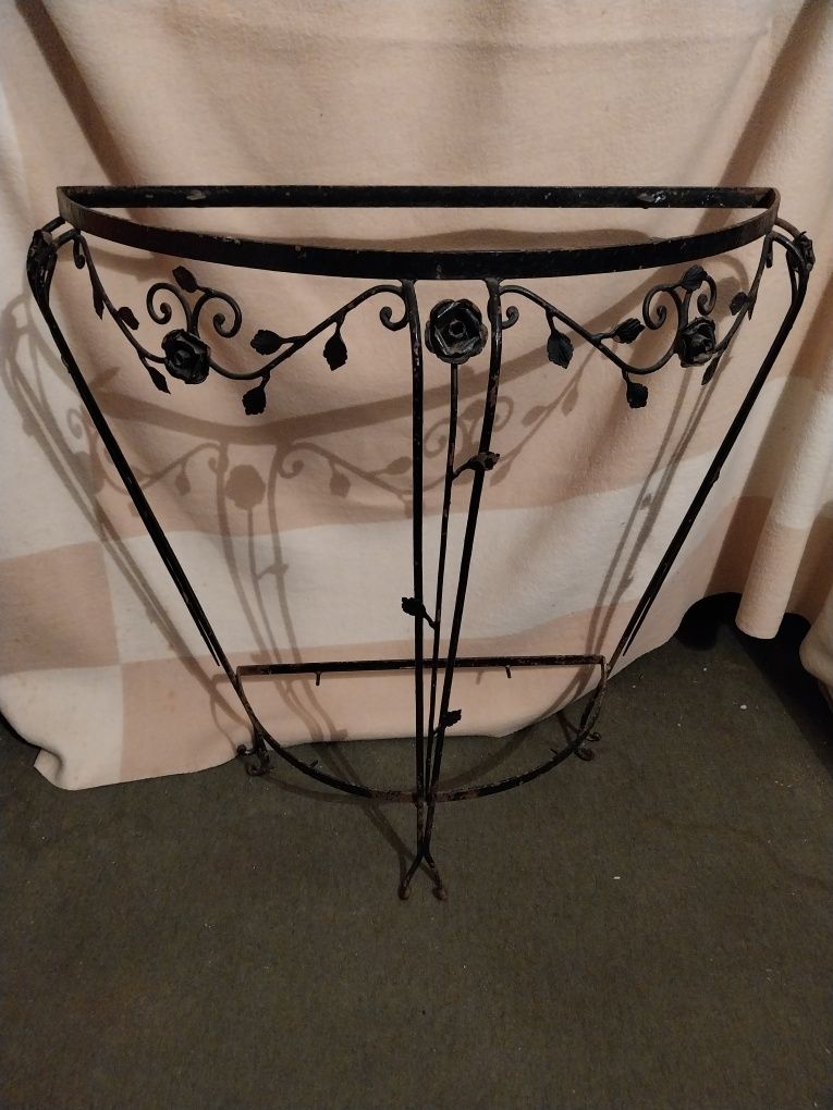 Mesa meia lua, em ferro forjado