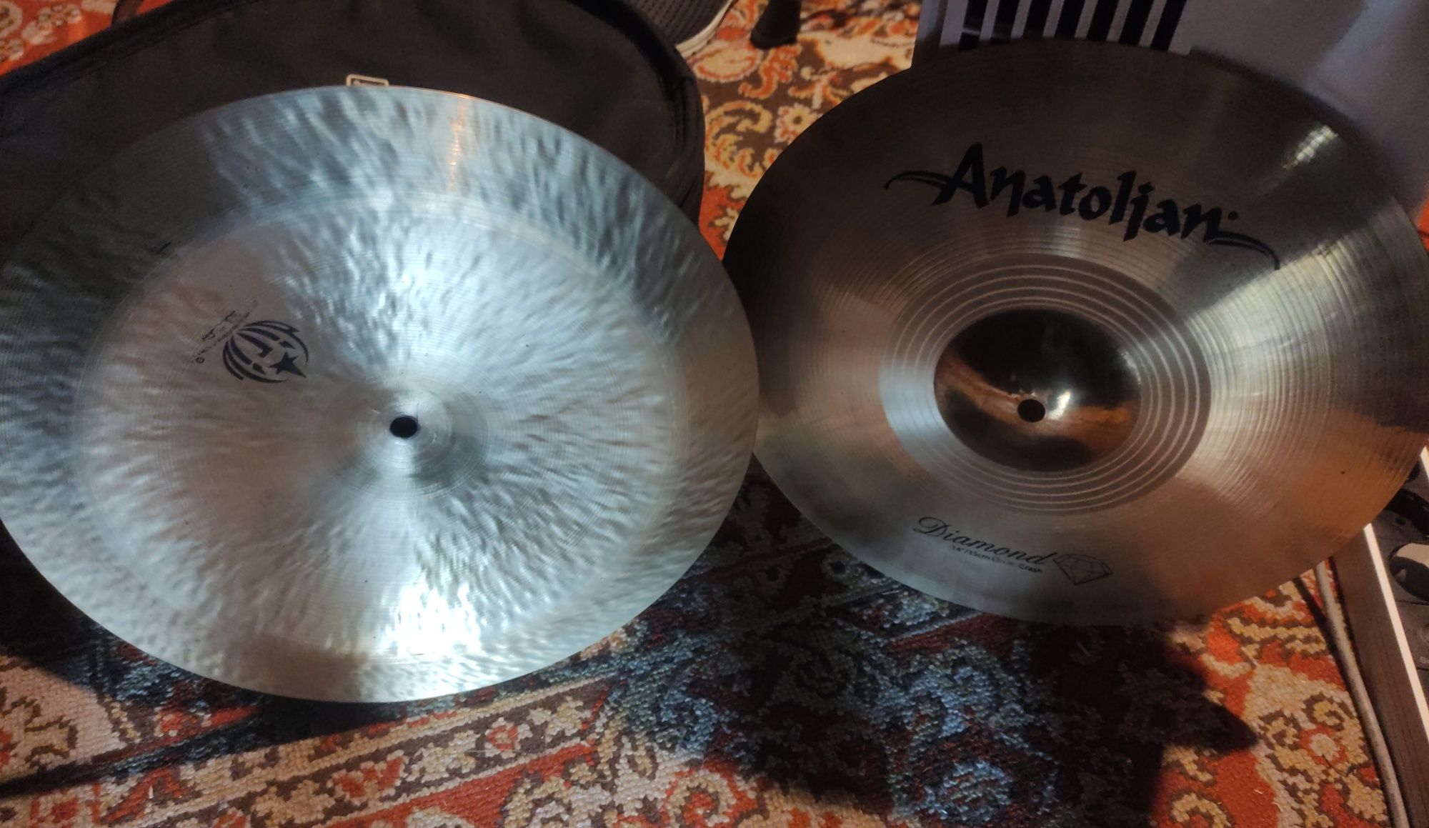 Pratos de bateria, etc
