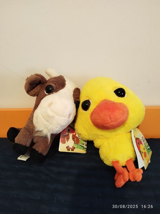 2 Peluches Pintainho e Cabrinha