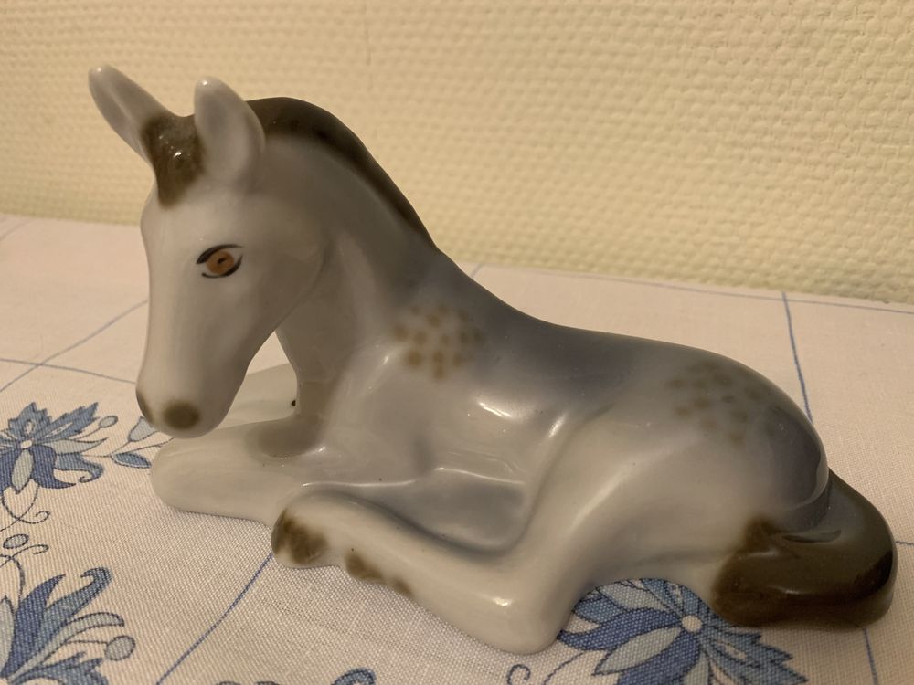 Figurka porcelanowa Koń