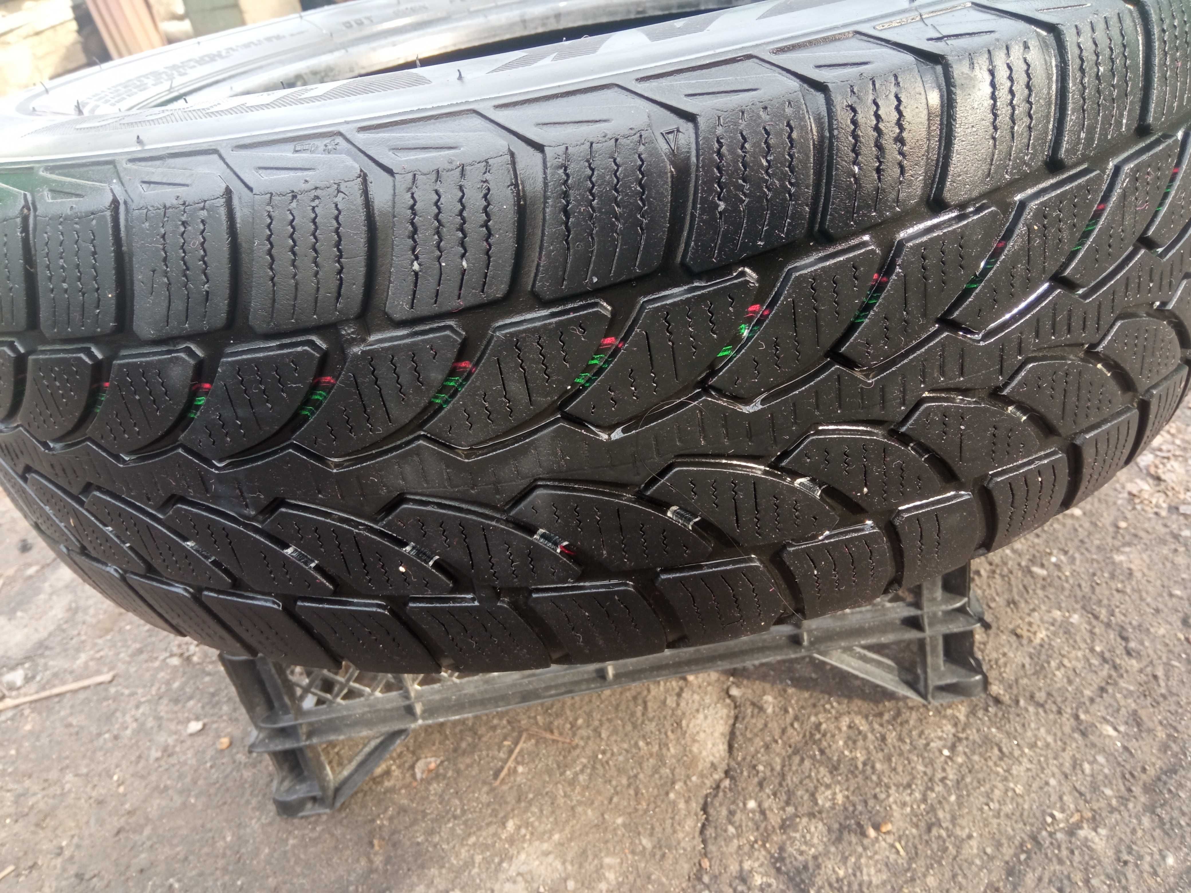 Шини 195/65 R15 Bridgestone Blizzak LM-32
