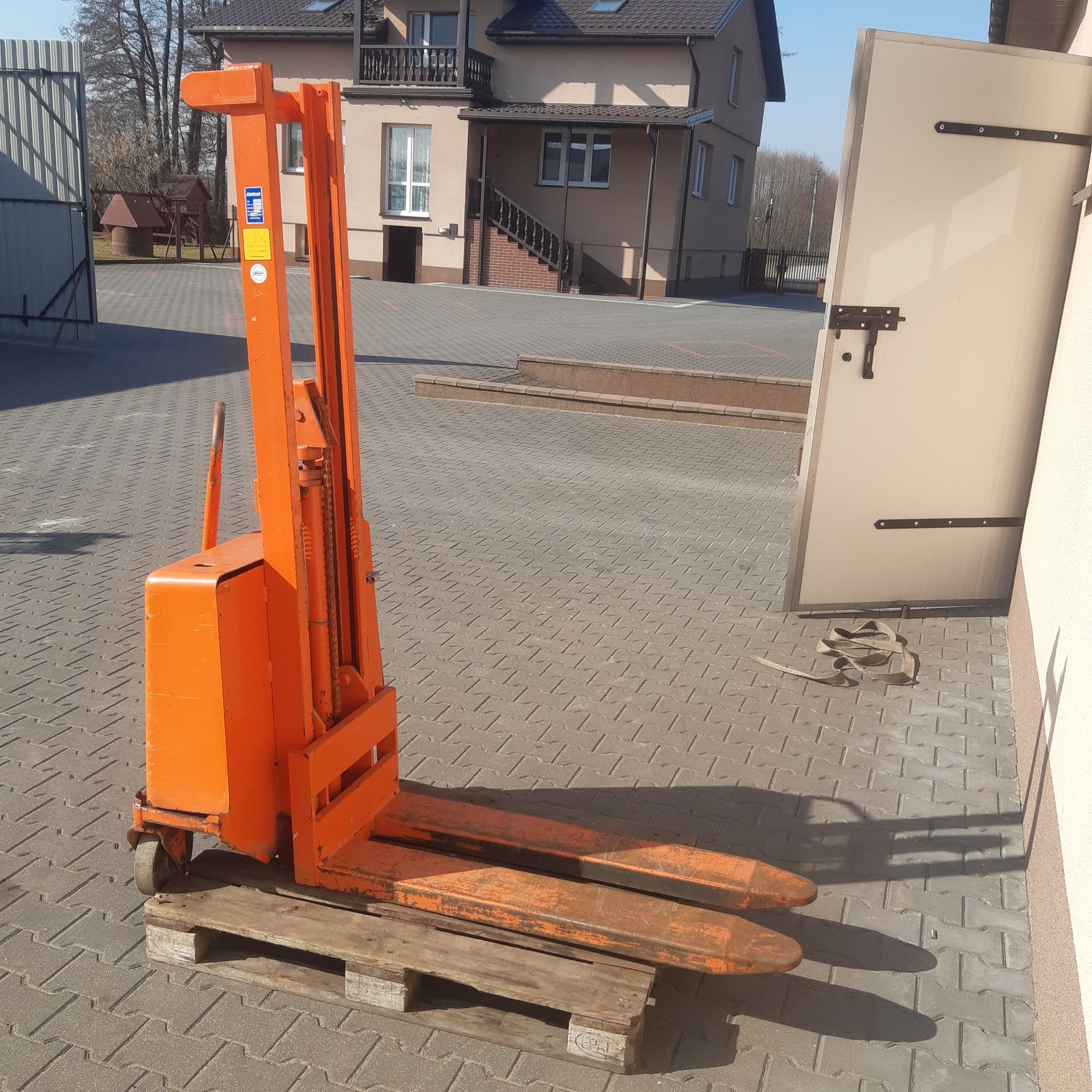 Paleciak masztowy maszt wózek sztaplarka eelektryczny
Hydrauliczne po