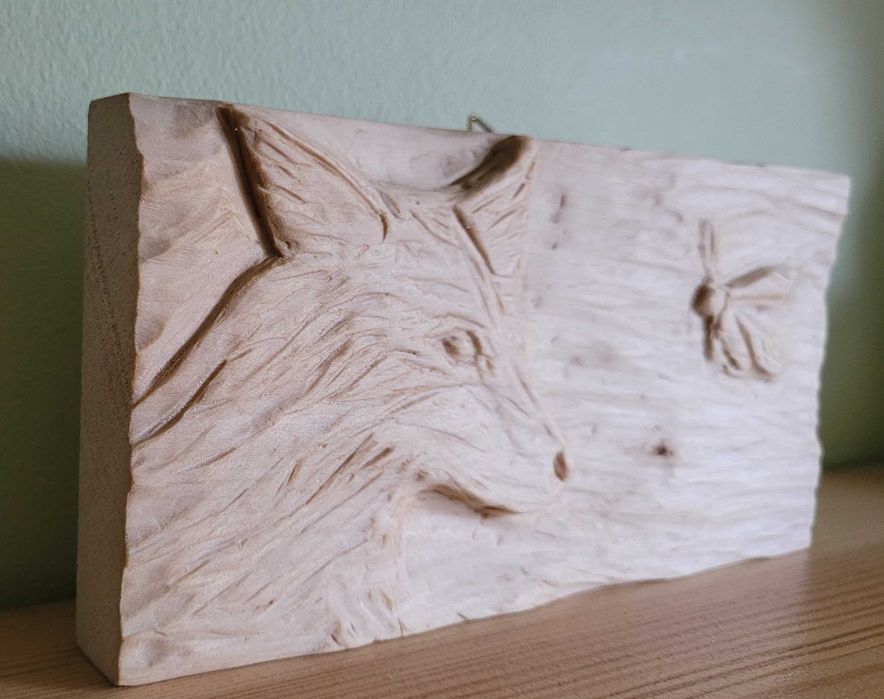 Płaskorzeźba z drewna wilk pszczoła ozdoba dekoracja