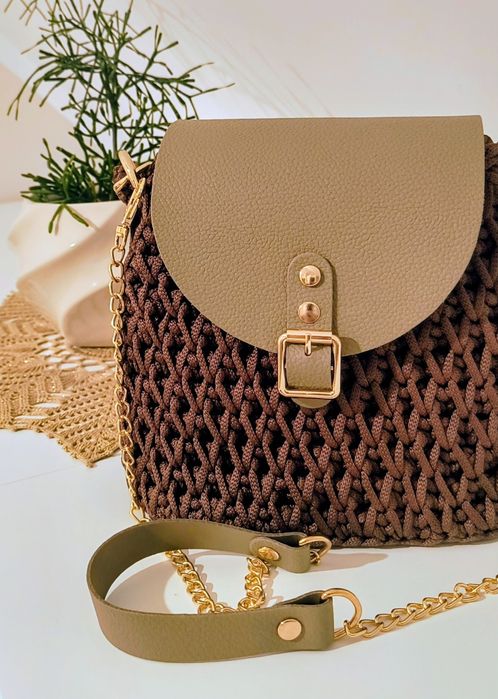 Torebka wykonana na szydełku z elementami skórzanymi