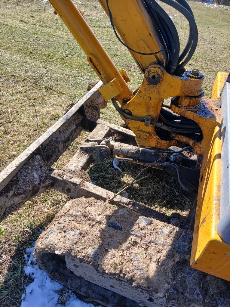 Продам jcb 8030,