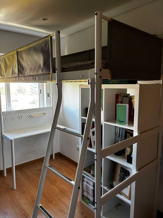 Cama alta IKEA "VITVAL" com módulo de secretária instalado