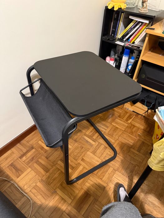 Mesa de apoio com dois possíveis setups