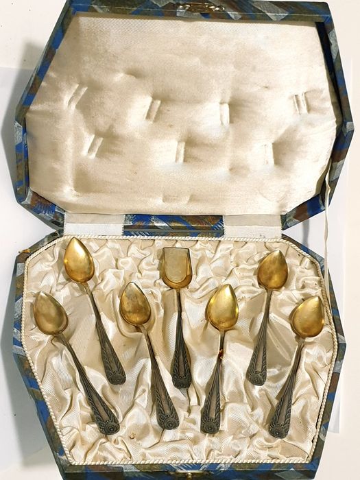 Maravilhoso conjunto de colheres de café Arte Nova em prata portuguesa